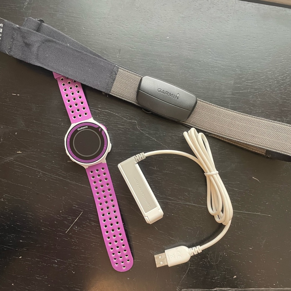 Garmin Forerunner 220 (Includes Charger, Heart Rate Monitor& Heart Rate Strap)